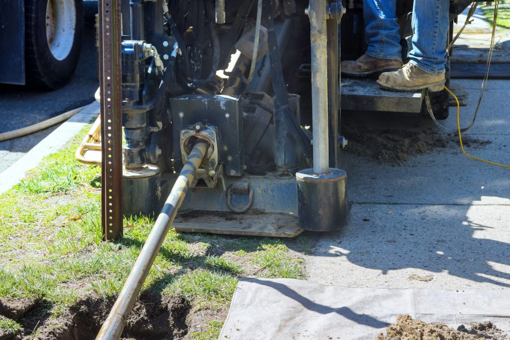 Using a horizontal directional drilling machine, trenchless communications, fiber optic laying can